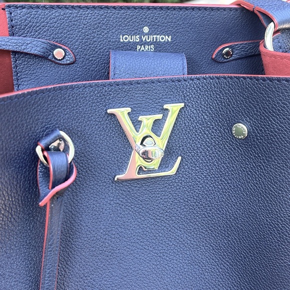 Louis Vuitton Lockme Braided Bucket Bag - Picture 11 of 17